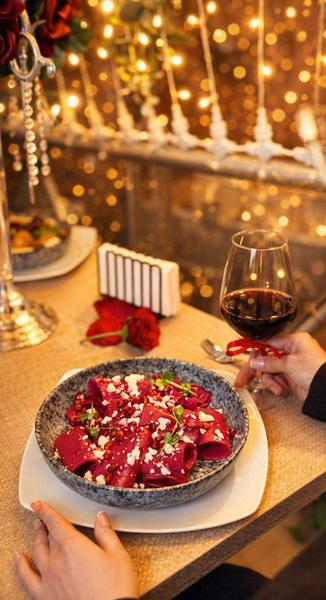 Paste L’amour -Paste cu Sfeclă, Branza Feta Cremoasă și Accente Proaspete de Rodie